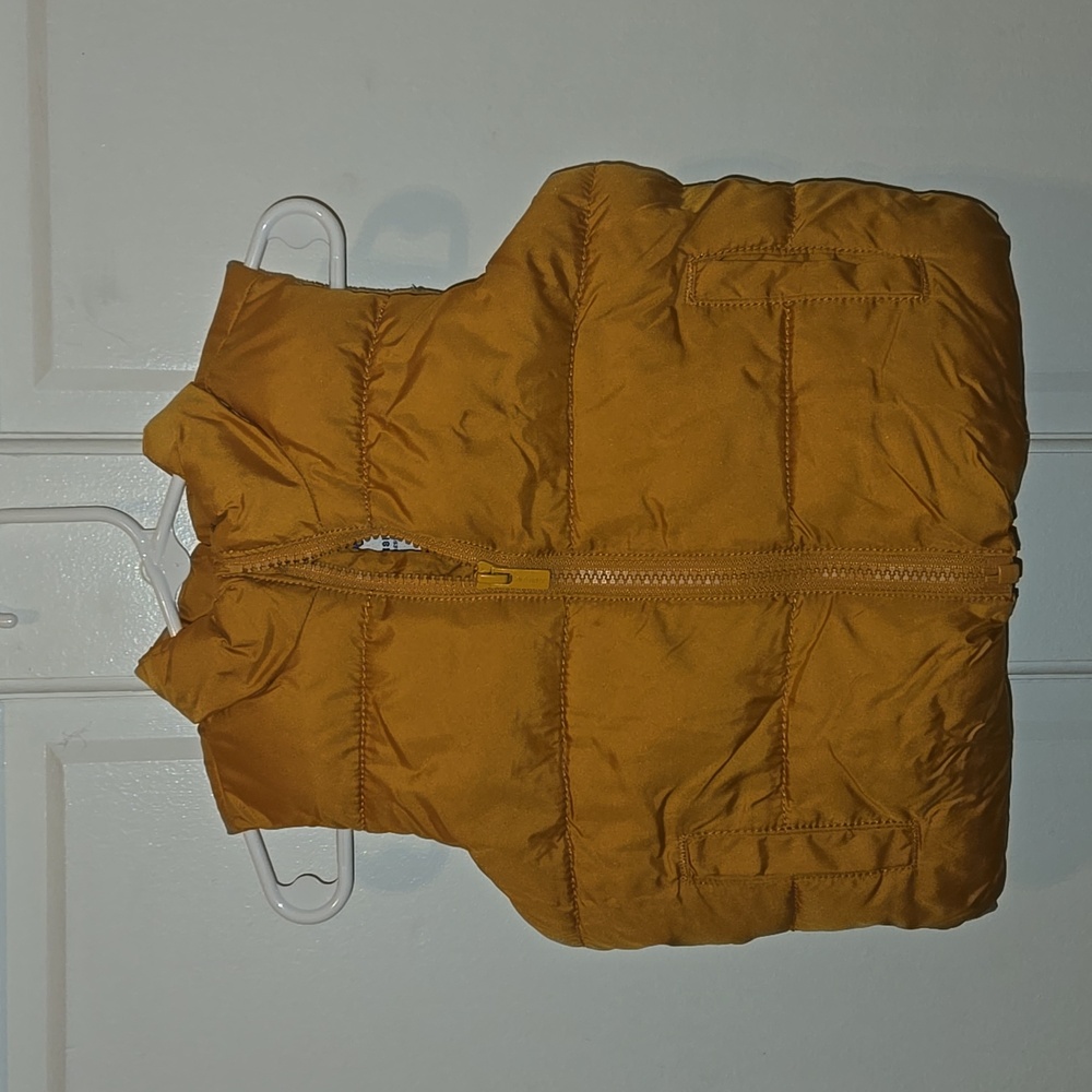 NWOT Old Navy 12-18 M Puffer Vest